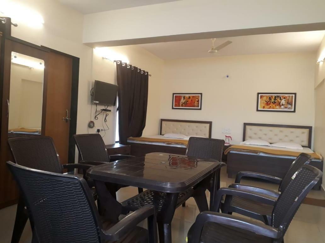 Maharaja Family Guest House Lonavala Buitenkant foto