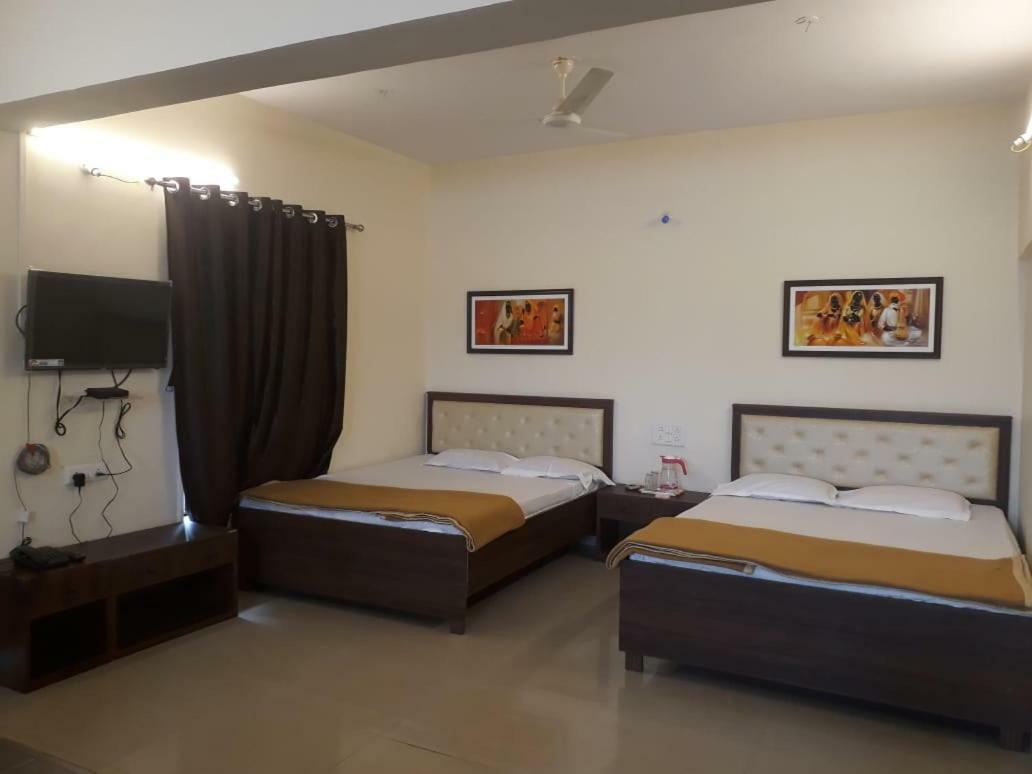 Maharaja Family Guest House Lonavala Buitenkant foto